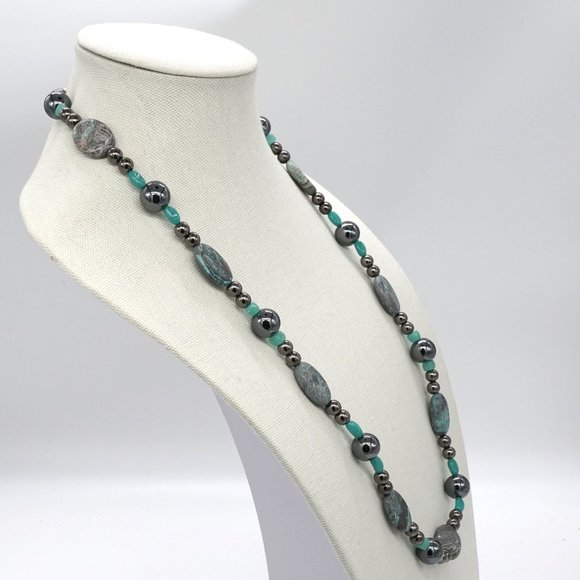 Necklace with Turquoise and Hematite stones. - Picture 4 of 7